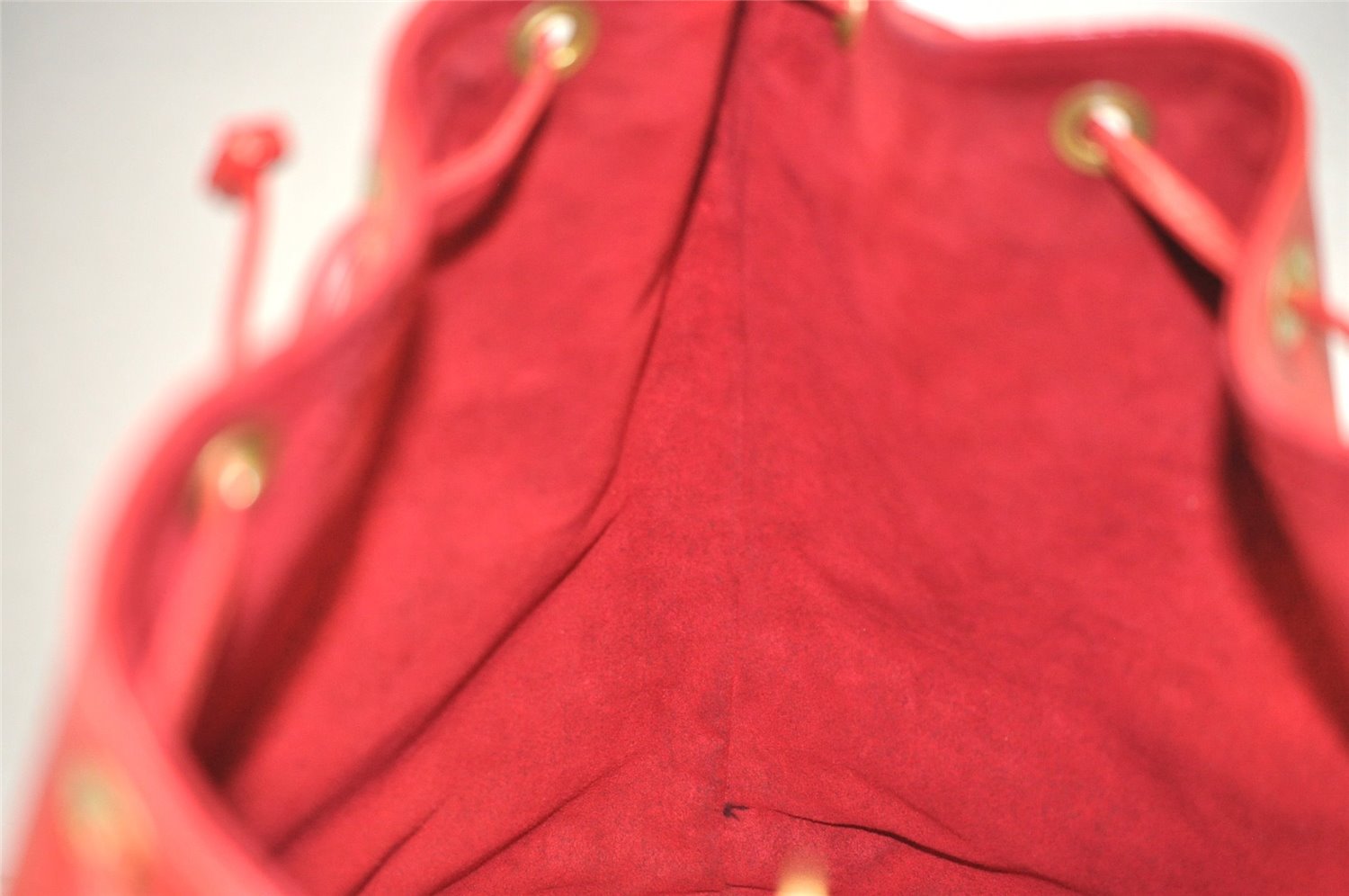 Authentic Louis Vuitton Epi Noe Shoulder Drawstring Bag Red M44007 LV 3941J