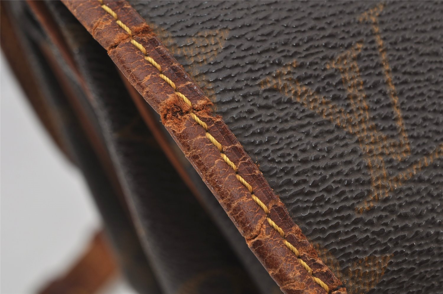 Authentic Louis Vuitton Monogram Saumur 30 Shoulder Cross Bag M42256 LV 3950J