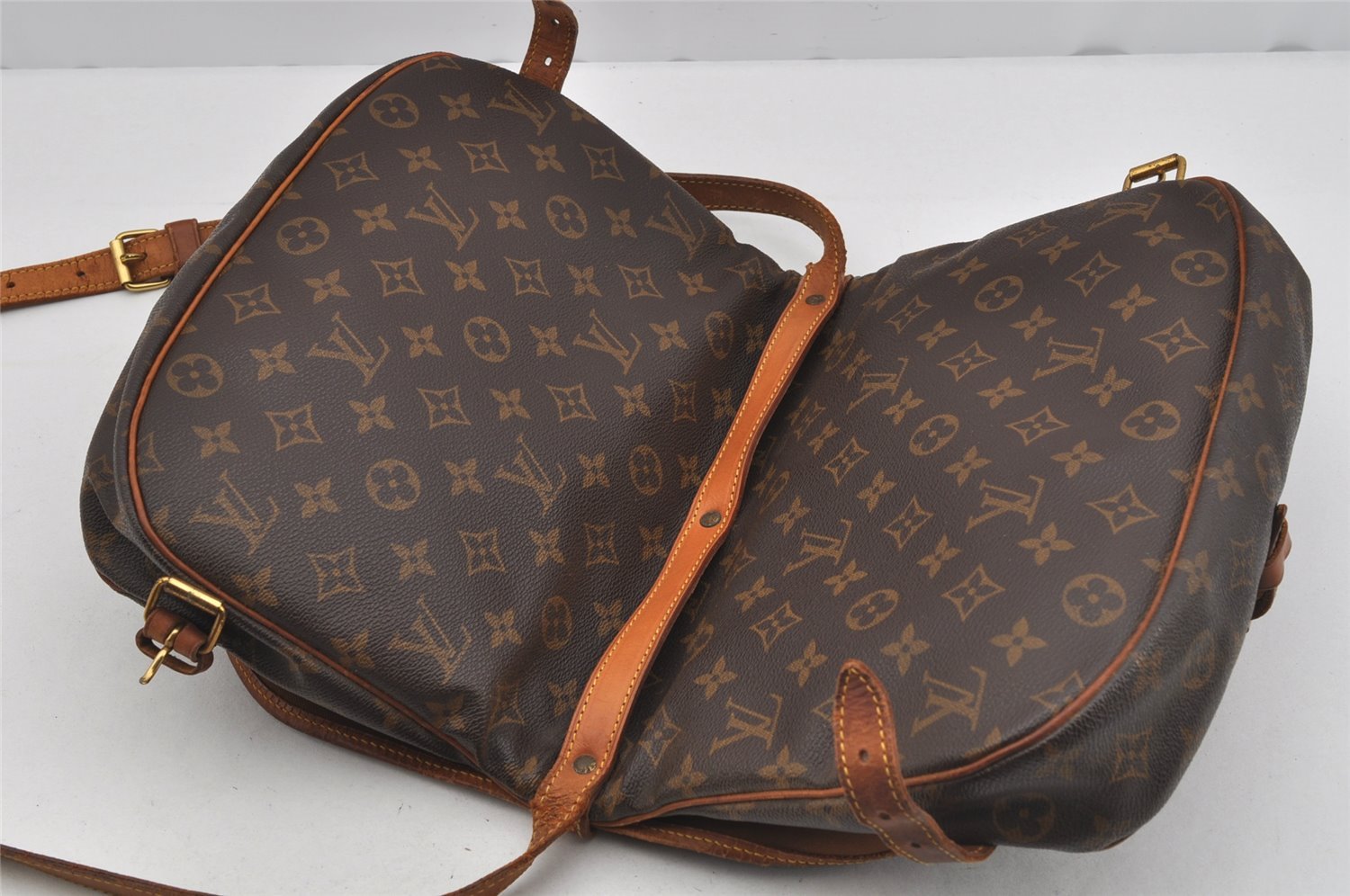 Authentic Louis Vuitton Monogram Saumur 30 Shoulder Cross Bag M42256 LV 3950J