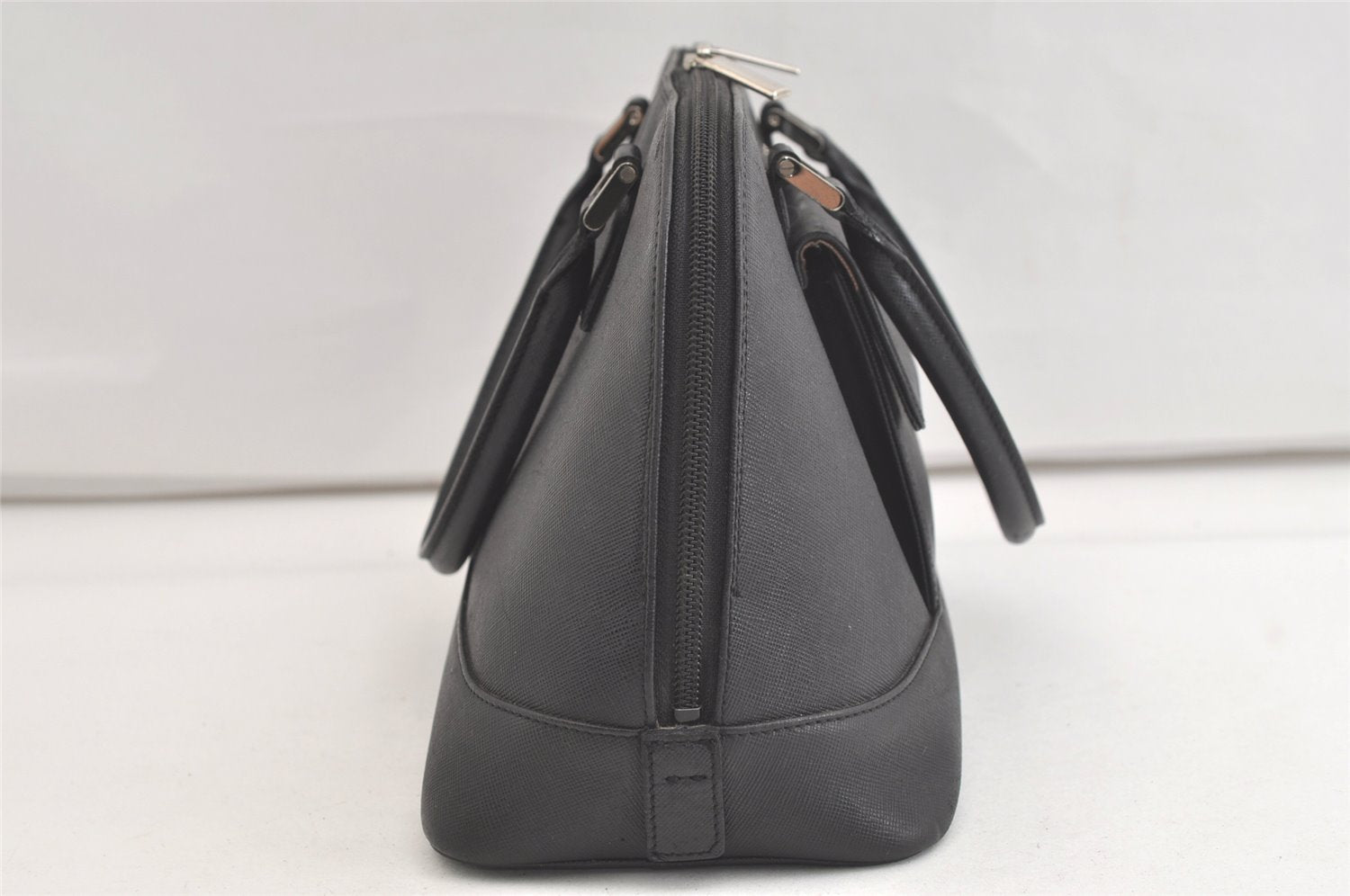 Authentic BURBERRY Vintage Leather Hand Bag Purse Black 3950K