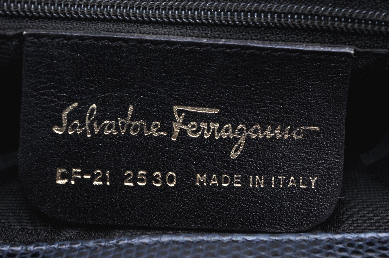 Authentic Salvatore Ferragamo Vara Leather Shoulder Tote Bag Navy Blue SF 3953K