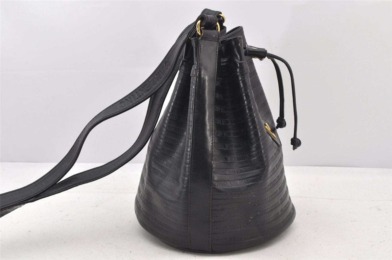 Authentic MARIO VALENTINO Drawstring Shoulder Bag Purse Leather Black 3959K