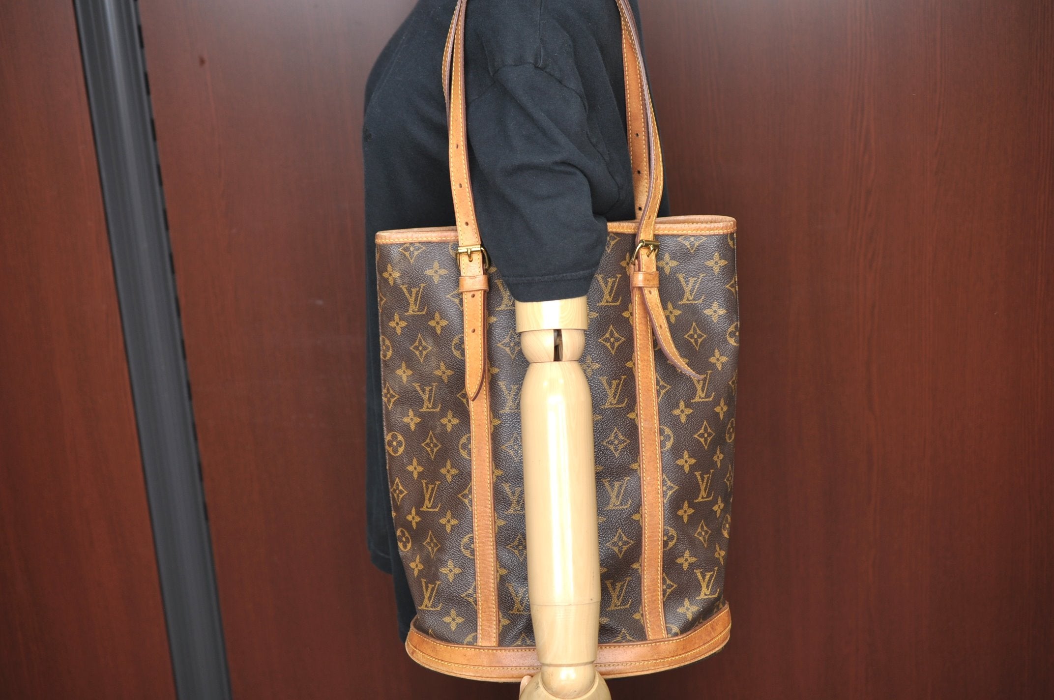 Authentic Louis Vuitton Monogram Bucket GM Shoulder Tote Bag M42236 Junk 3962I
