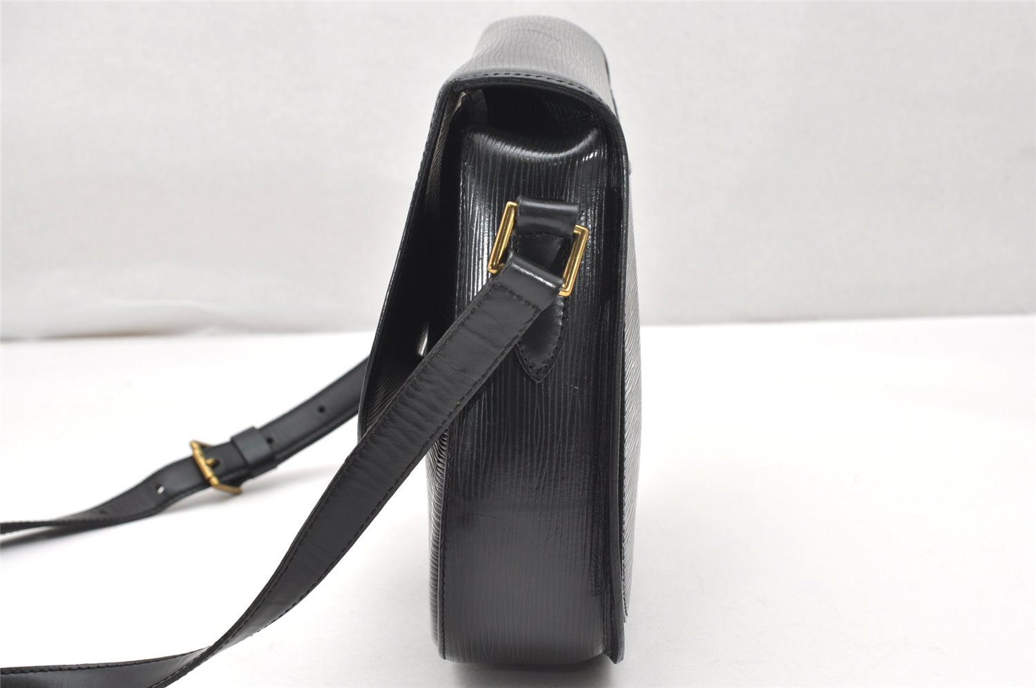 Authentic Louis Vuitton Epi Saint Cloud GM Shoulder Cross Bag M52192 Black 3962K