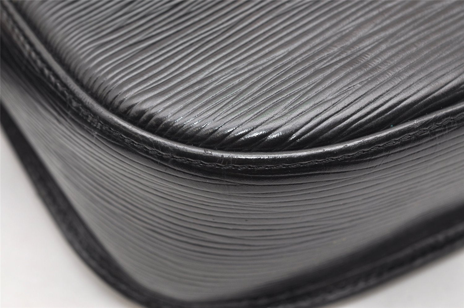 Authentic Louis Vuitton Epi Saint Cloud GM Shoulder Cross Bag M52192 Black 3962K