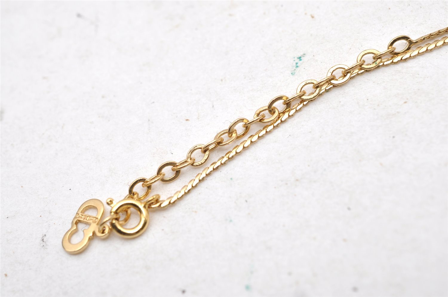 Authentic Christian Dior Vintage Gold Tone Chain Pendant Necklace CD 3982I