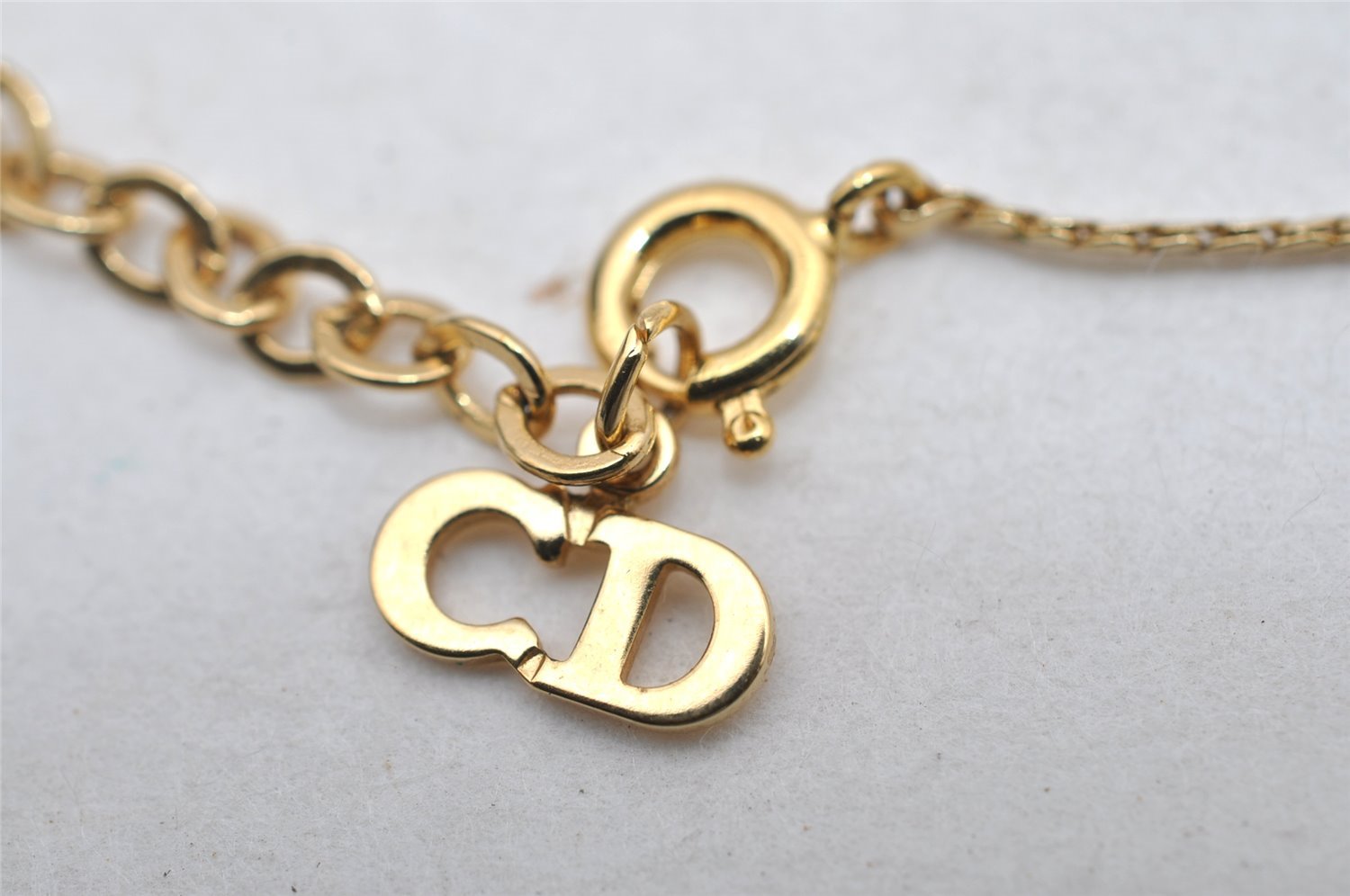 Authentic Christian Dior Vintage Gold Tone Chain Pendant Necklace CD 3982I