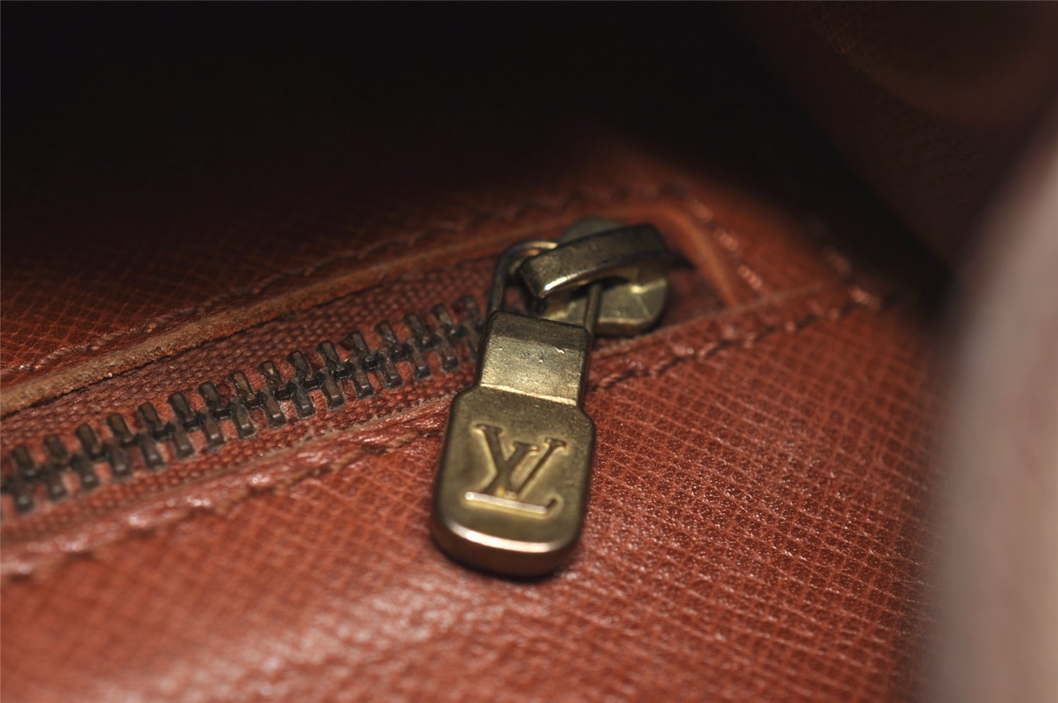 Authentic Louis Vuitton Monogram Saint Cloud GM M51242 Shoulder Cross Bag 3984J