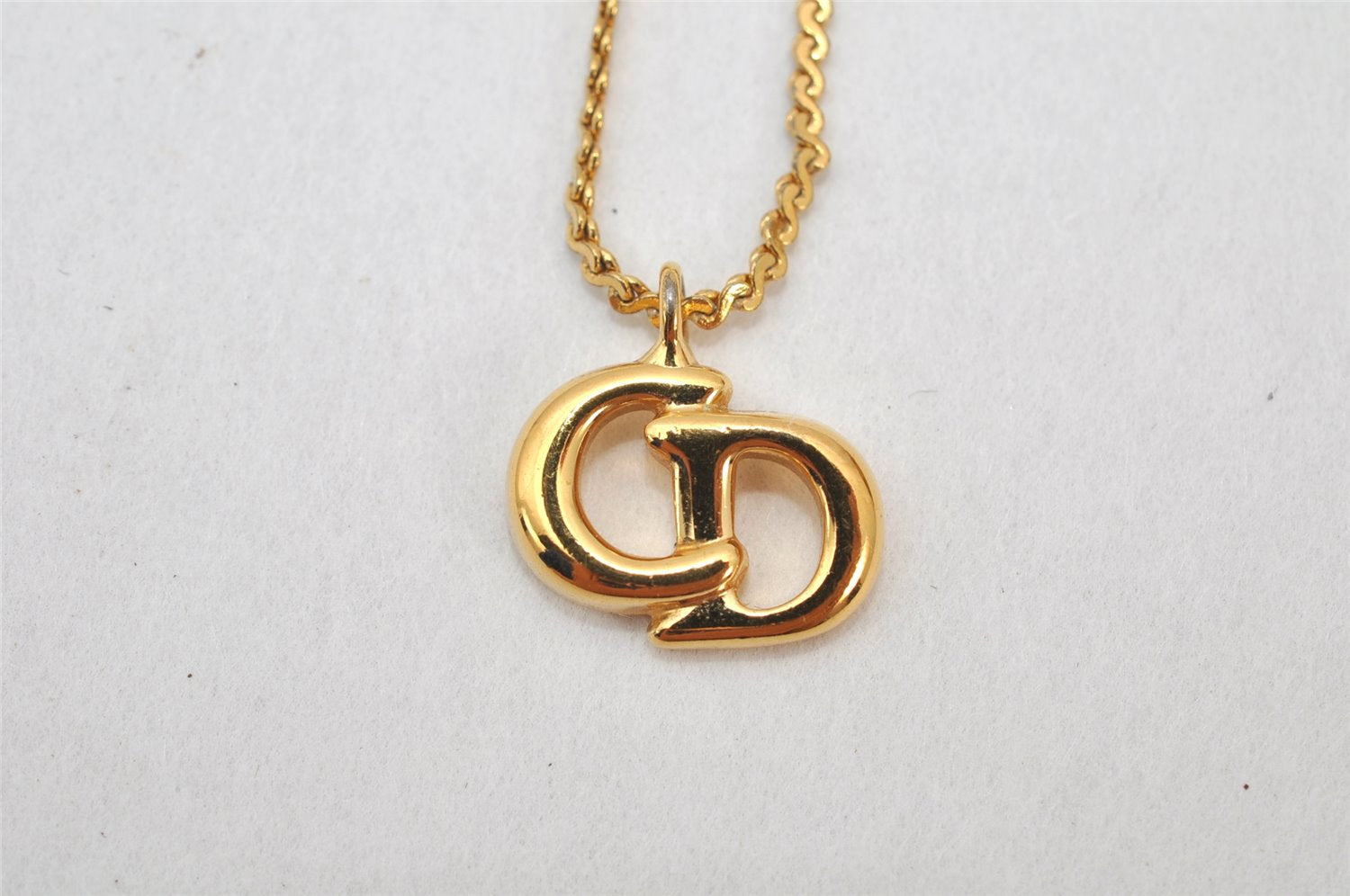 Authentic Christian Dior Gold Tone Chain Pendant Necklace CD 3992K