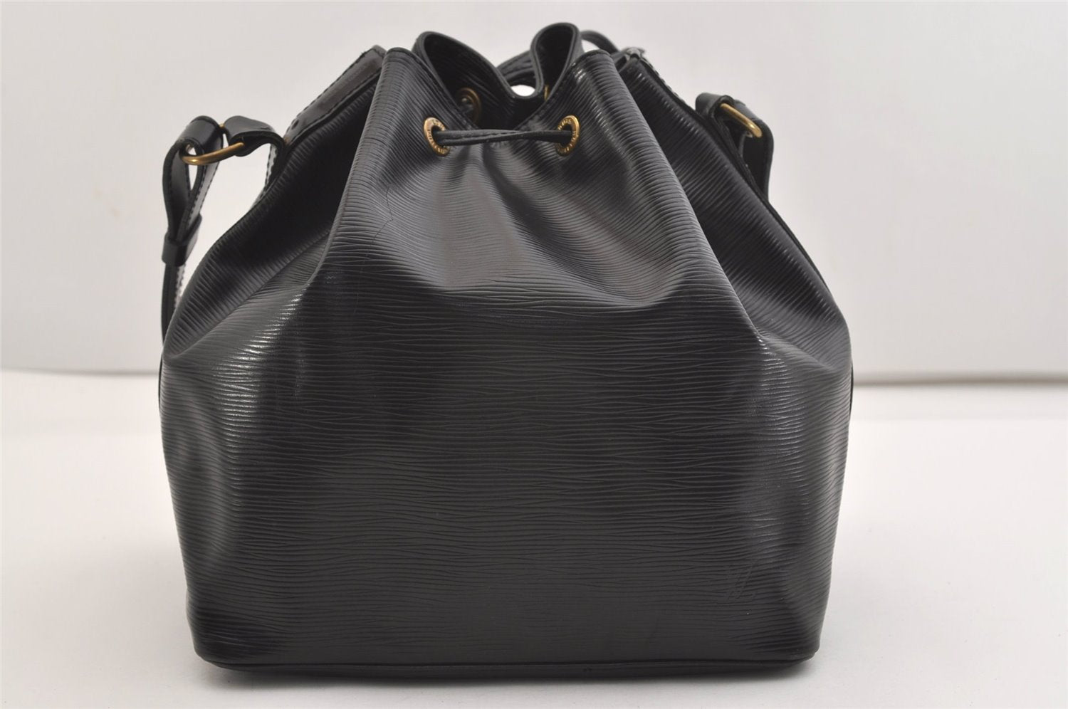 Authentic Louis Vuitton Epi Petit Noe Shoulder Drawstring Bag M59012 Black 3997J