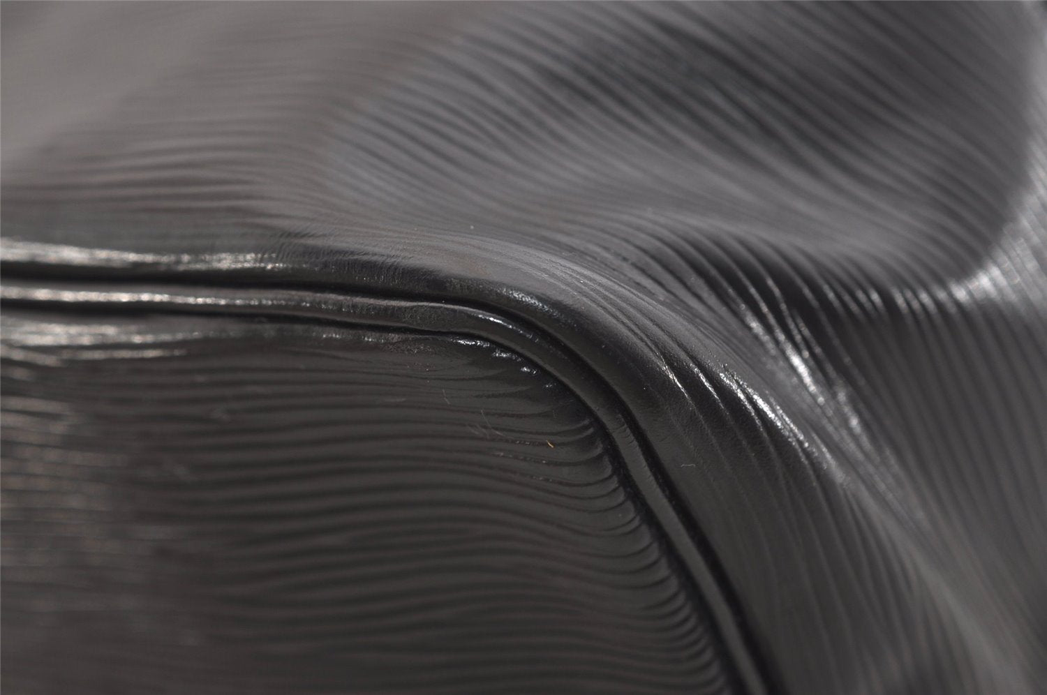 Authentic Louis Vuitton Epi Petit Noe Shoulder Drawstring Bag M59012 Black 3997J