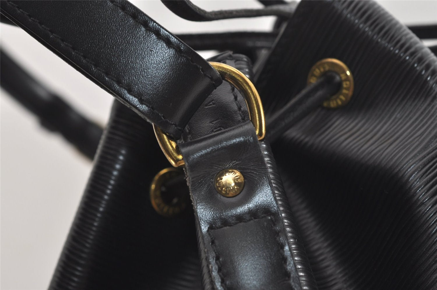Authentic Louis Vuitton Epi Petit Noe Shoulder Drawstring Bag M59012 Black 3997J