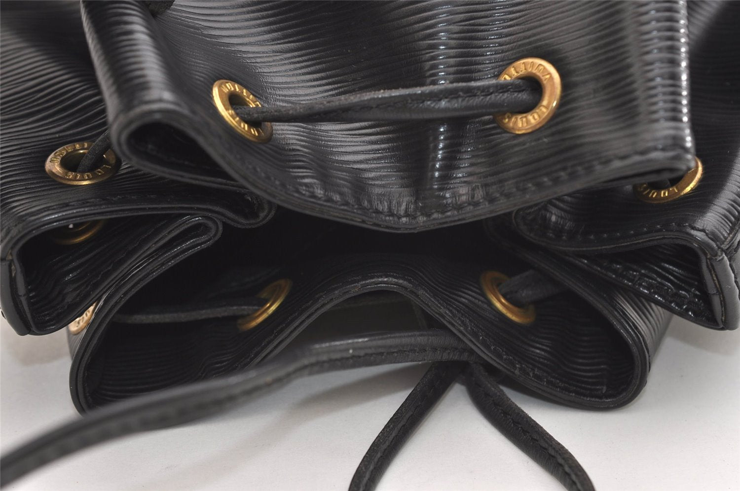 Authentic Louis Vuitton Epi Petit Noe Shoulder Drawstring Bag M59012 Black 3997J
