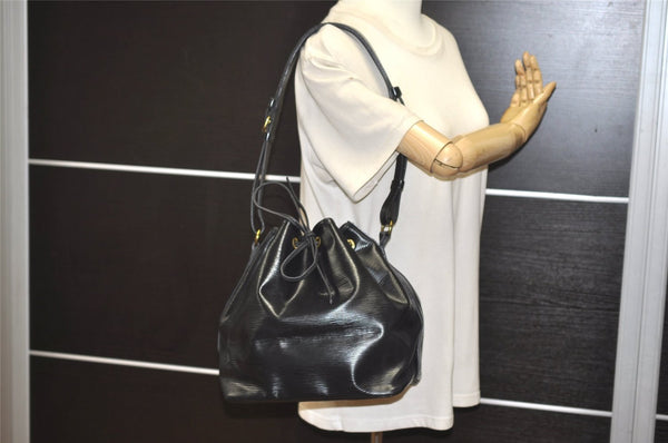 Authentic Louis Vuitton Epi Petit Noe Shoulder Drawstring Bag M59012 Black 3997J