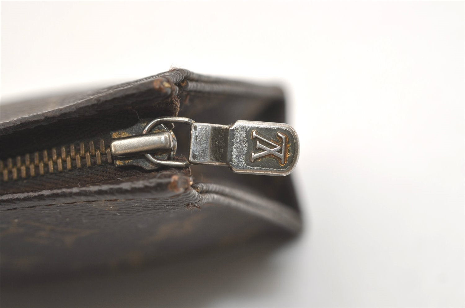 Authentic Louis Vuitton Monogram Poche Toilette 15 M47546 Cosmetics Pouch 4006J