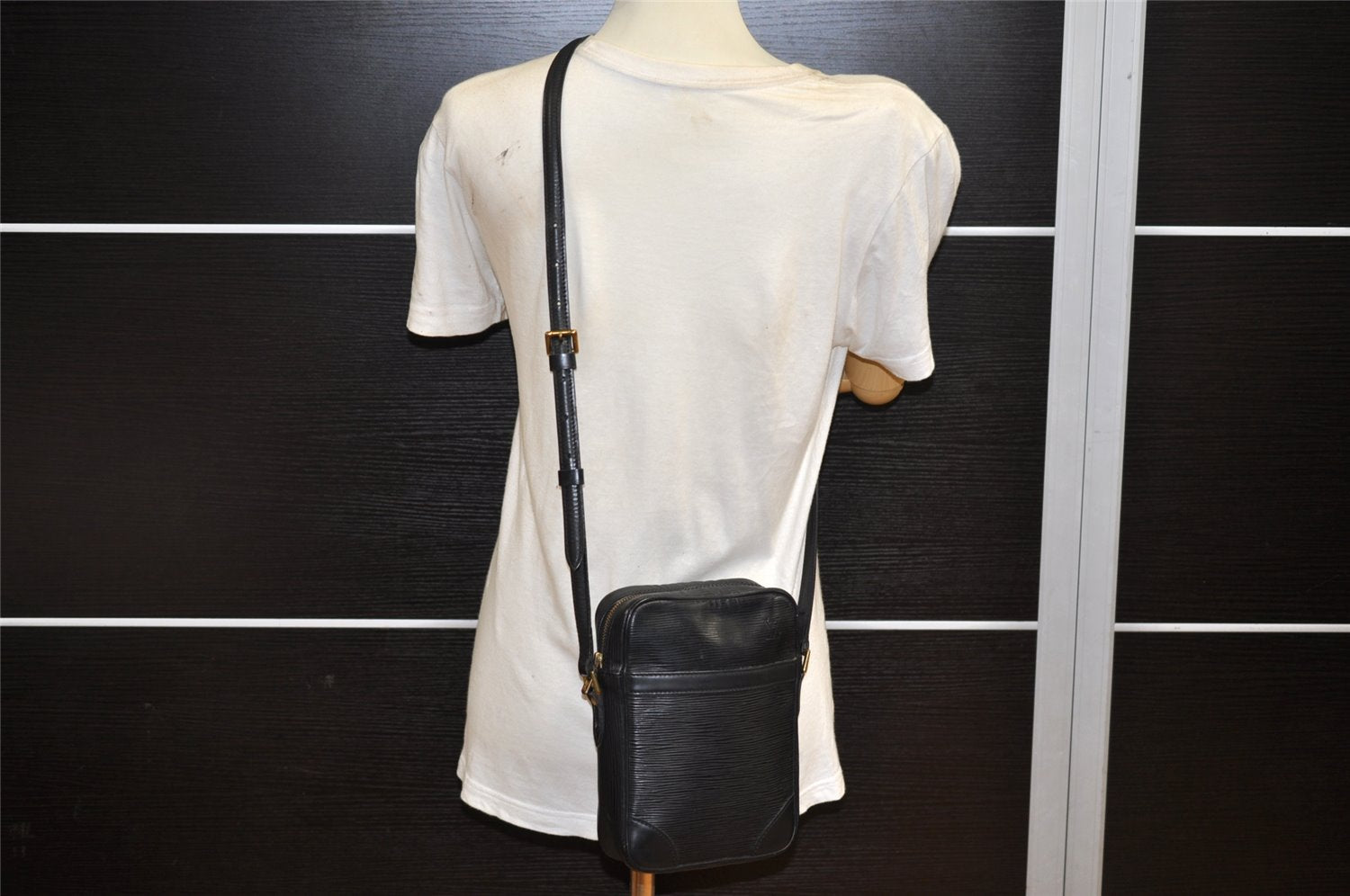 Authentic Louis Vuitton Epi Danube Shoulder Cross Bag Black M45632 LV 4029K