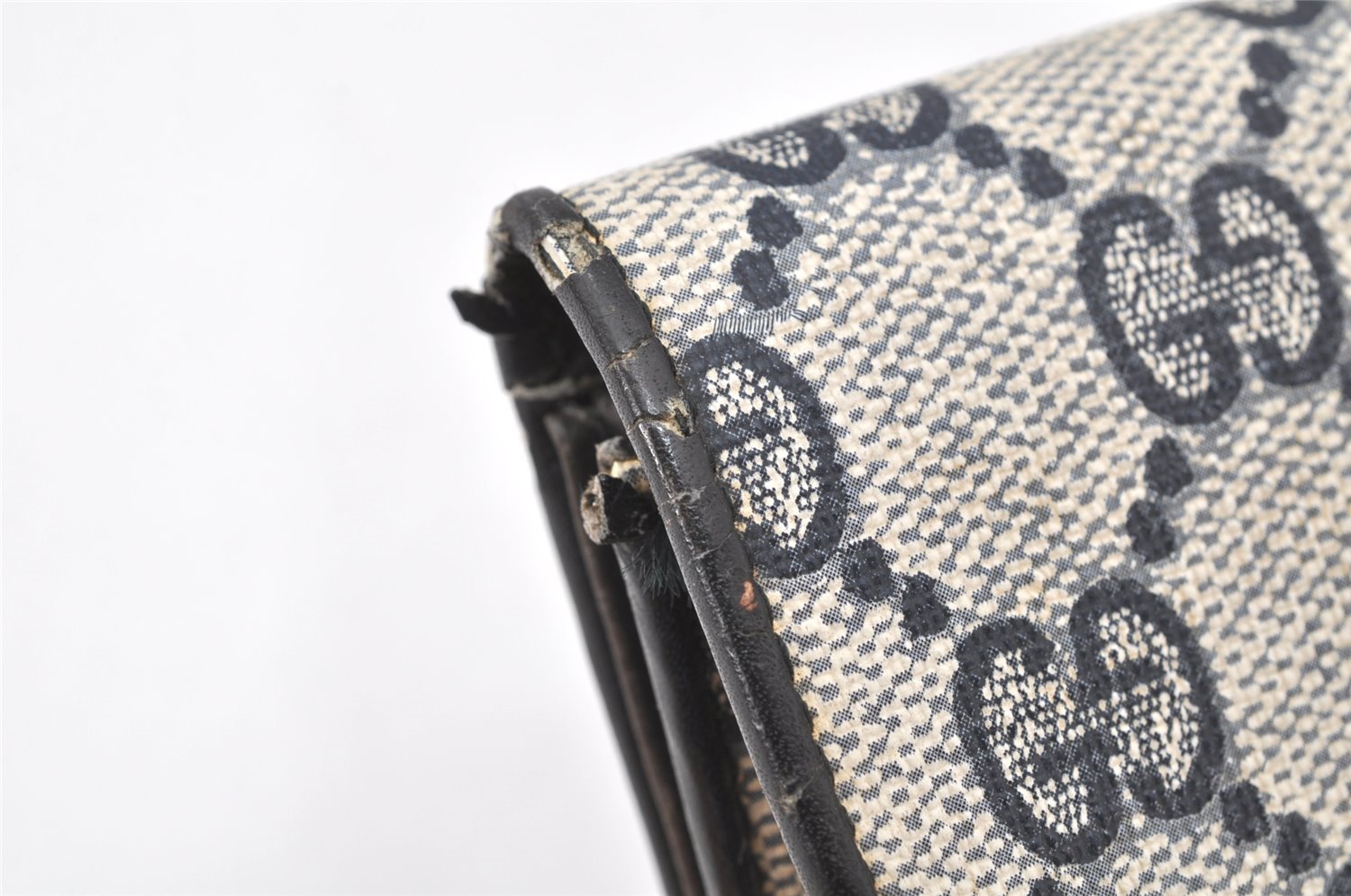 Authentic GUCCI Shoulder Clutch Bag Purse GG PVC Leather Navy Blue Junk 4035K