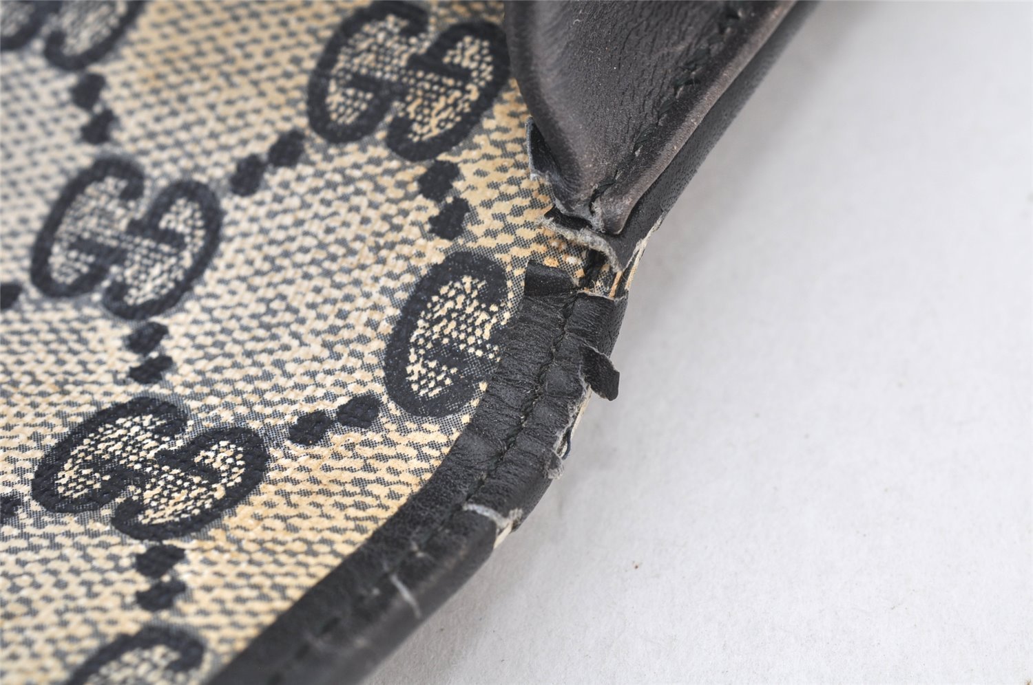 Authentic GUCCI Shoulder Clutch Bag Purse GG PVC Leather Navy Blue Junk 4035K