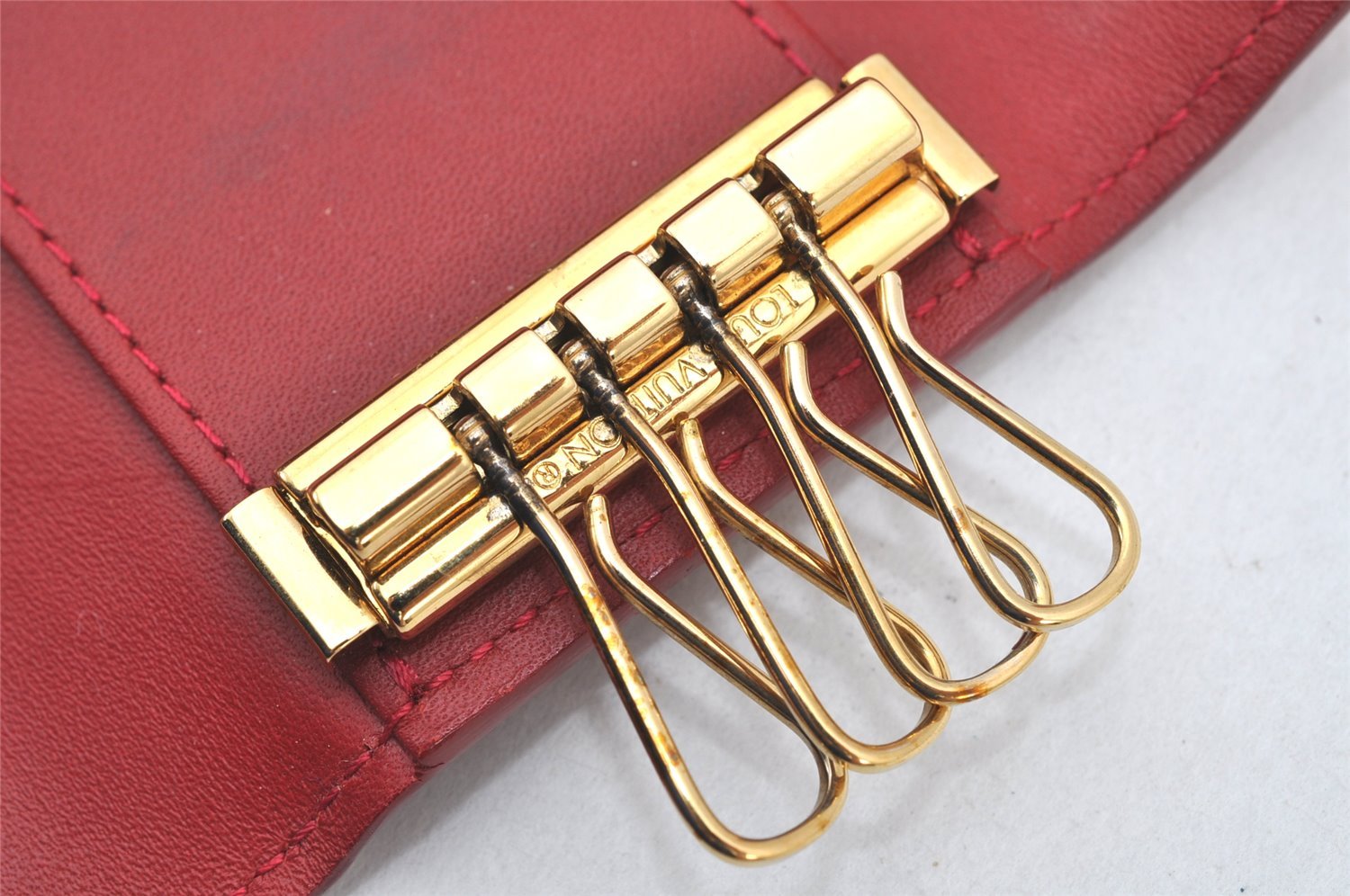 Authentic Louis Vuitton Vernis Multicles 4 Four Hooks Key Case M91976 Red 4036K