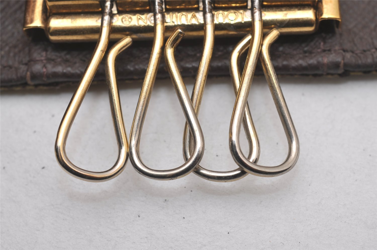 Authentic Louis Vuitton Monogram Mini Lin Multicles 4 Hooks Key Case Brown 4052I