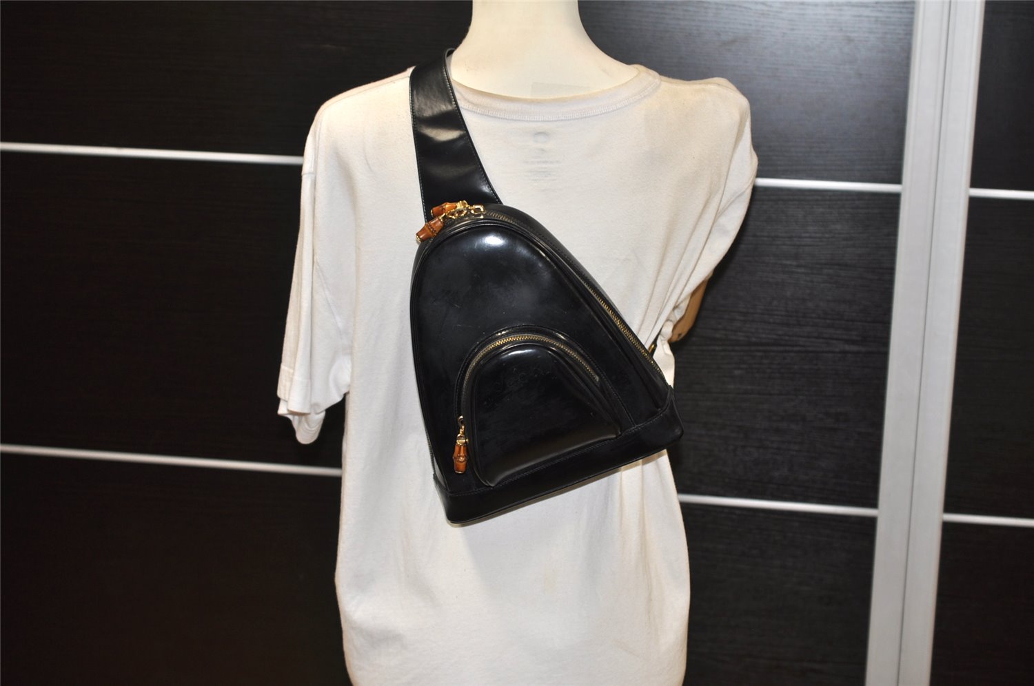Authentic GUCCI Vintage Bamboo Shoulder Bag Purse Enamel Black Junk 4053K