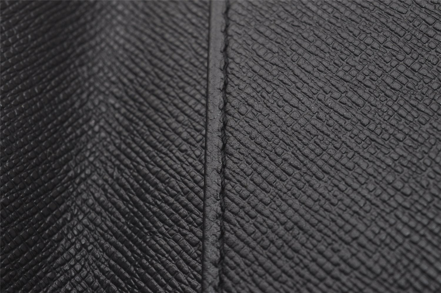 Authentic Louis Vuitton Taiga Agenda Poche Notebook Cover Black R20425 LV 4088I