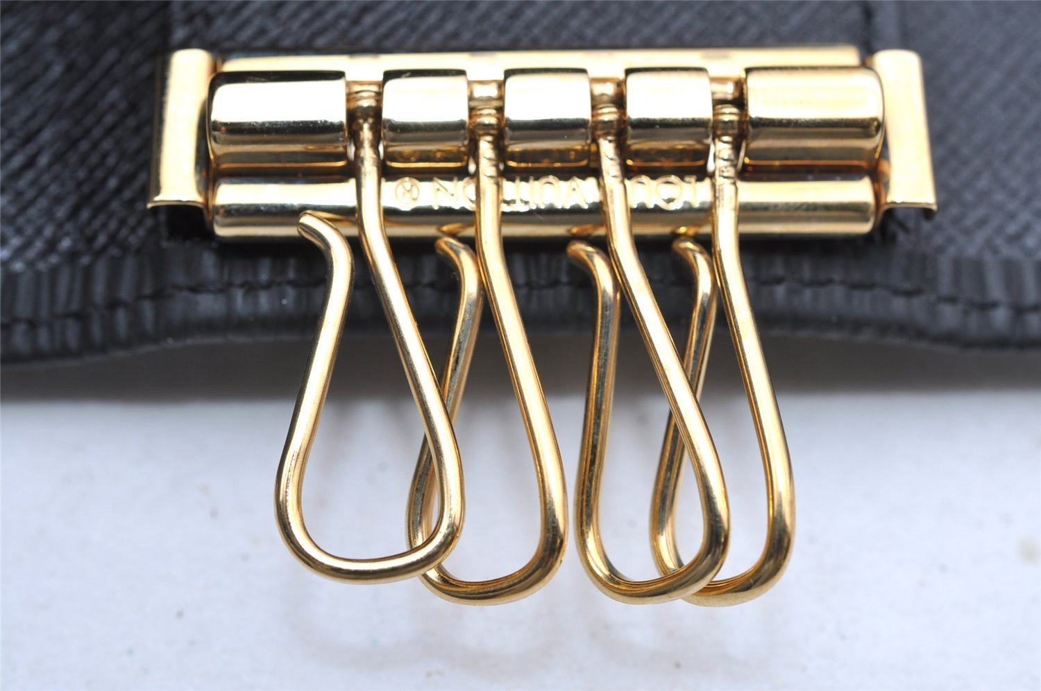 Authentic Louis Vuitton Epi Multicles 4 Key Case Black M63822 LV 4091I