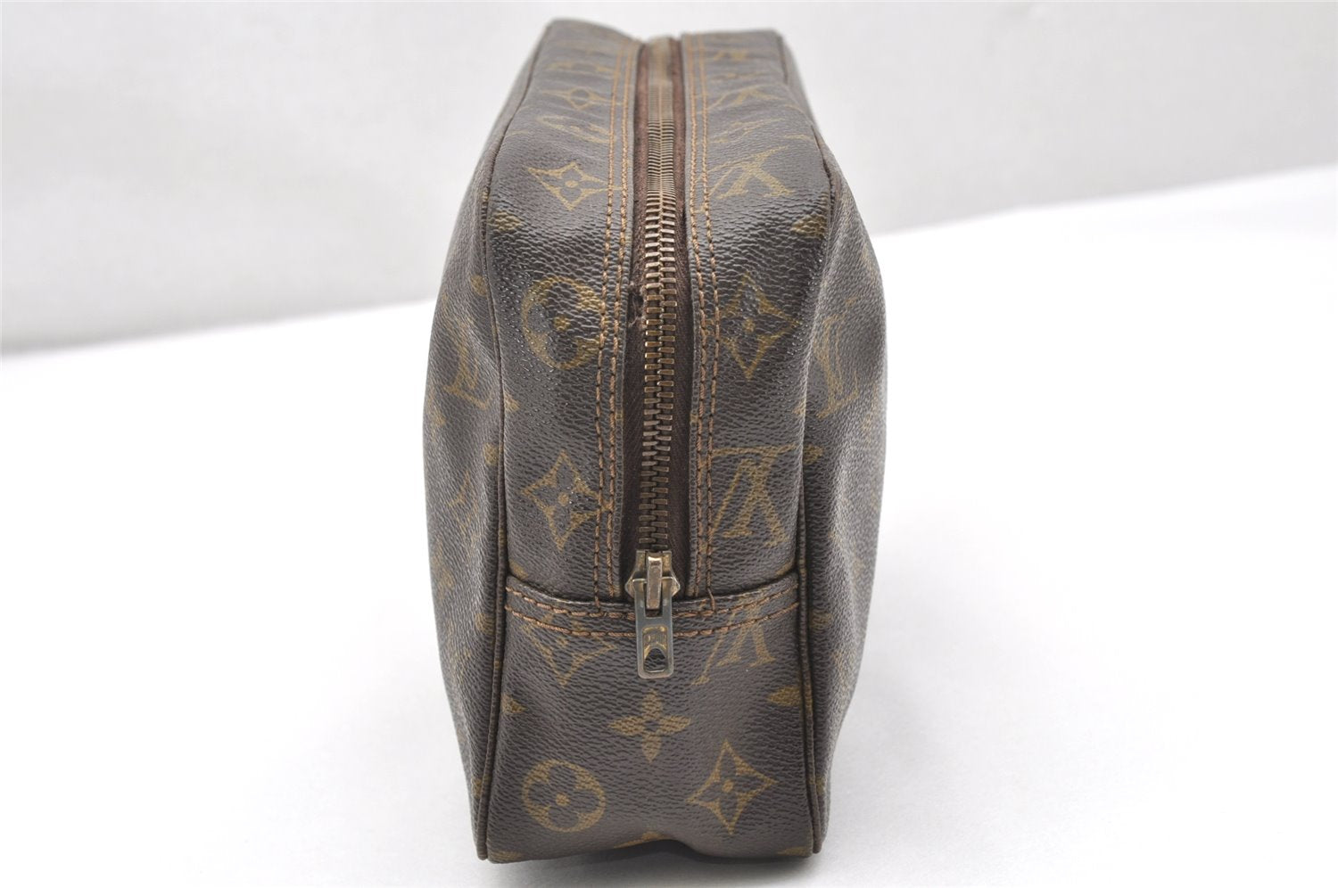 Auth Louis Vuitton Monogram Trousse Toilette 28 Clutch Hand Bag Old Model 4095K