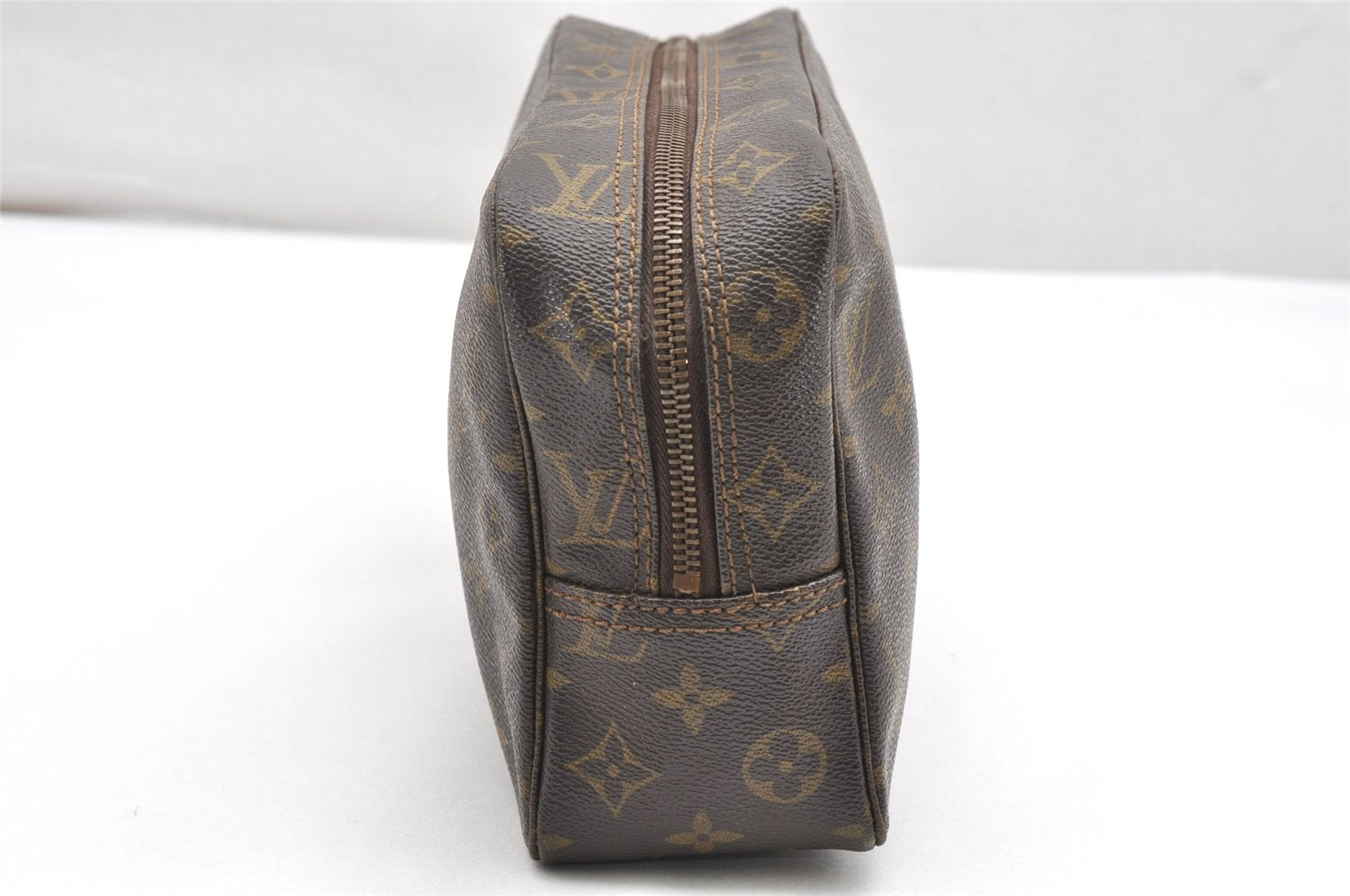 Auth Louis Vuitton Monogram Trousse Toilette 28 Clutch Hand Bag Old Model 4095K