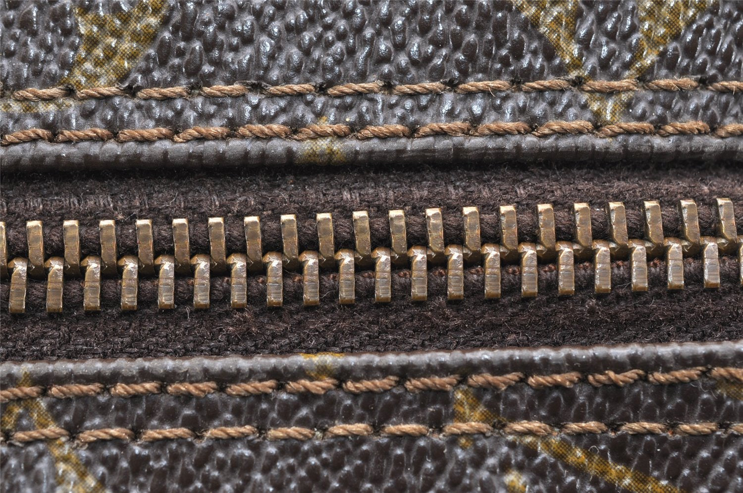 Auth Louis Vuitton Monogram Trousse Toilette 28 Clutch Hand Bag Old Model 4095K