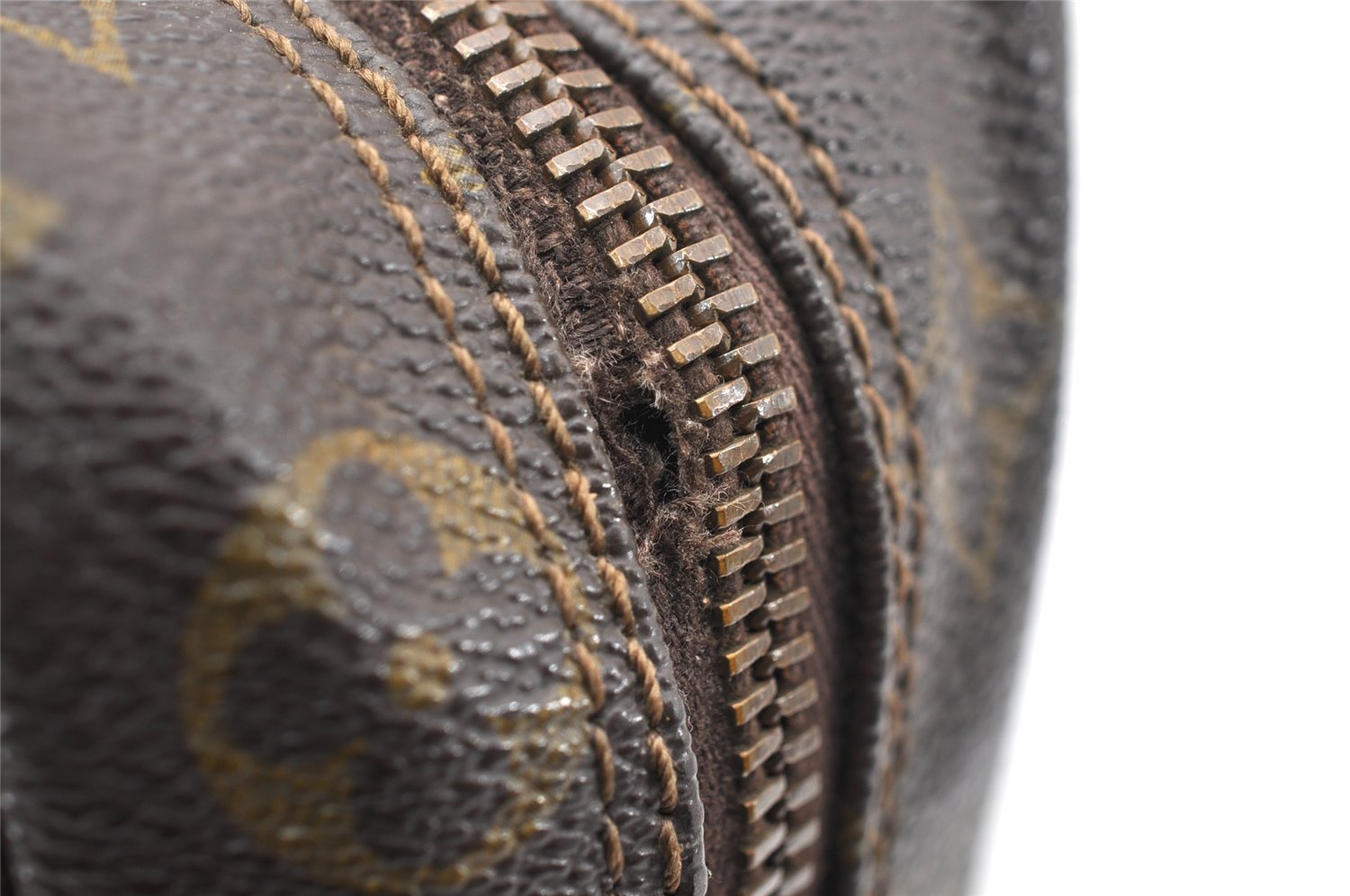 Auth Louis Vuitton Monogram Trousse Toilette 28 Clutch Hand Bag Old Model 4095K