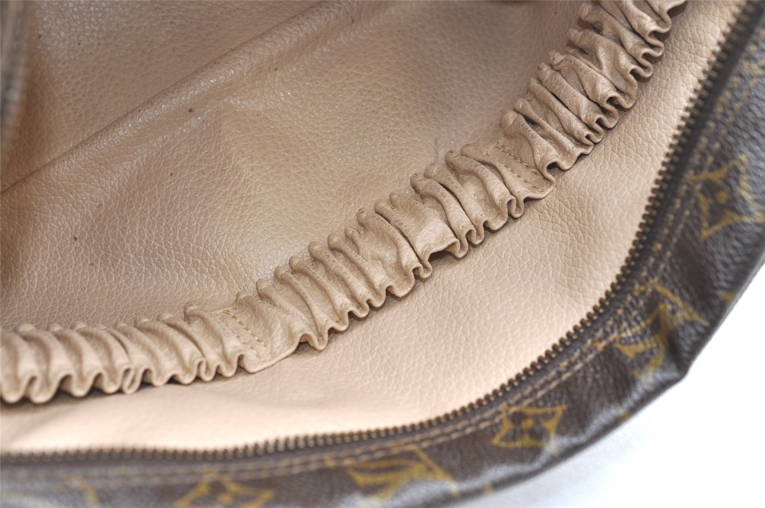 Auth Louis Vuitton Monogram Trousse Toilette 28 Clutch Hand Bag Old Model 4095K