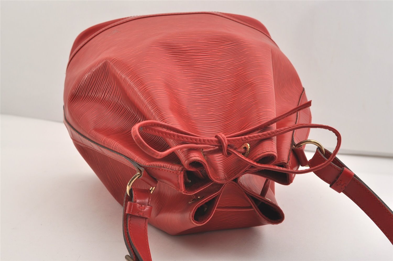 Authentic Louis Vuitton Epi Noe Shoulder Drawstring Bag Red M44007 LV 4097J