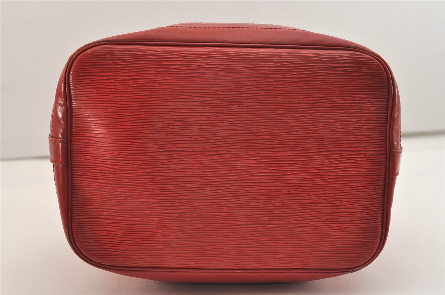 Authentic Louis Vuitton Epi Noe Shoulder Drawstring Bag Red M44007 LV 4097J