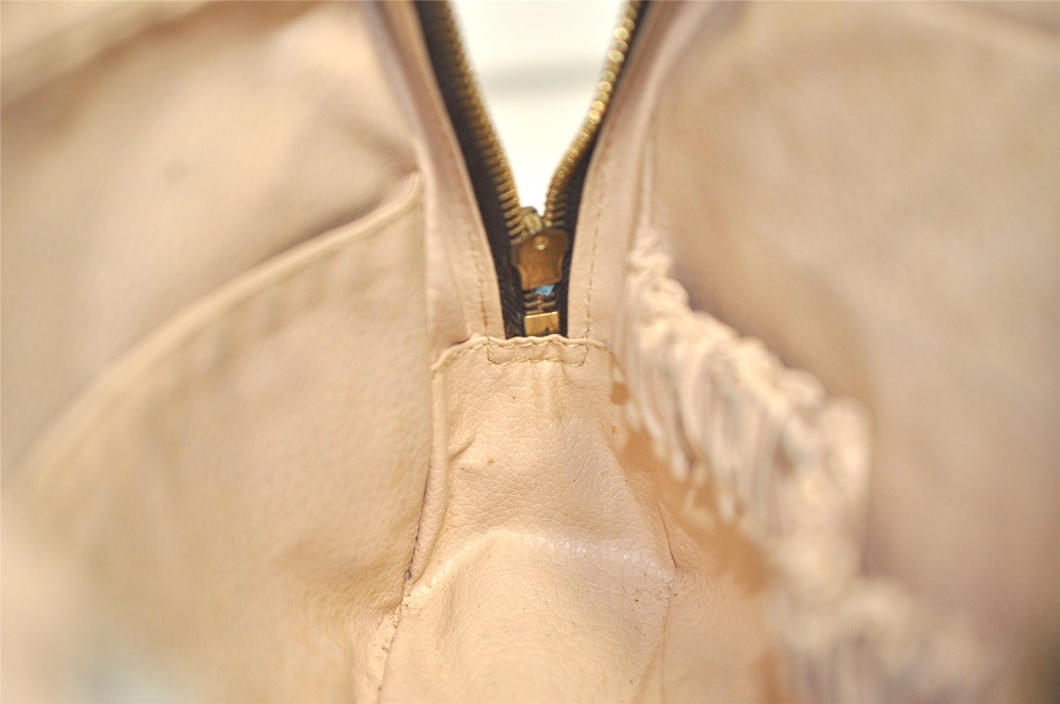 Auth Louis Vuitton Monogram Trousse Toilette 23 Clutch Hand Bag M47524 LV 4098K