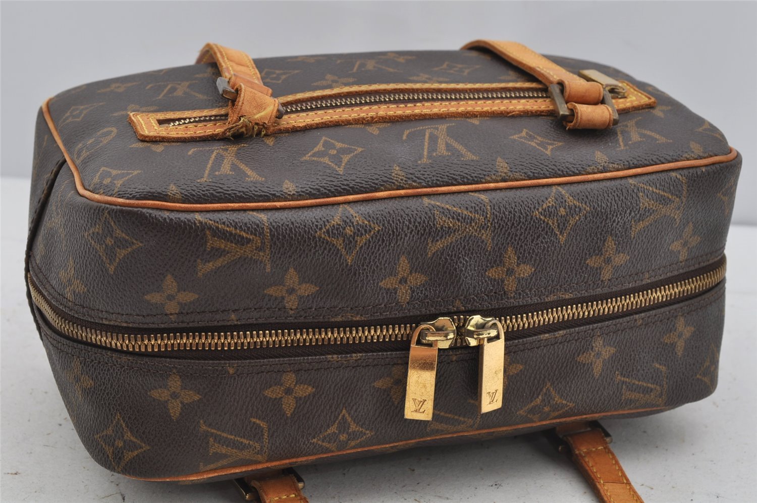 Authentic Louis Vuitton Monogram Cite MM Shoulder Bag M51182 LV Junk 4126J
