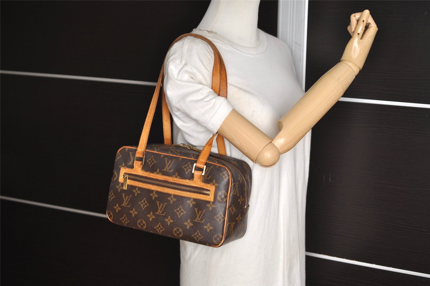 Authentic Louis Vuitton Monogram Cite MM Shoulder Bag M51182 LV Junk 4126J