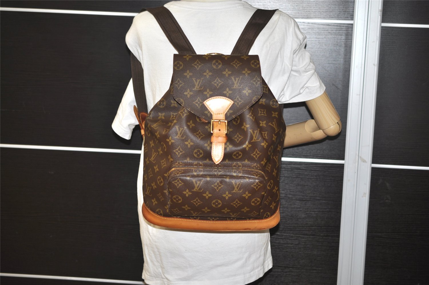 Authentic Louis Vuitton Monogram Montsouris GM Backpack M51135 LV 4139I