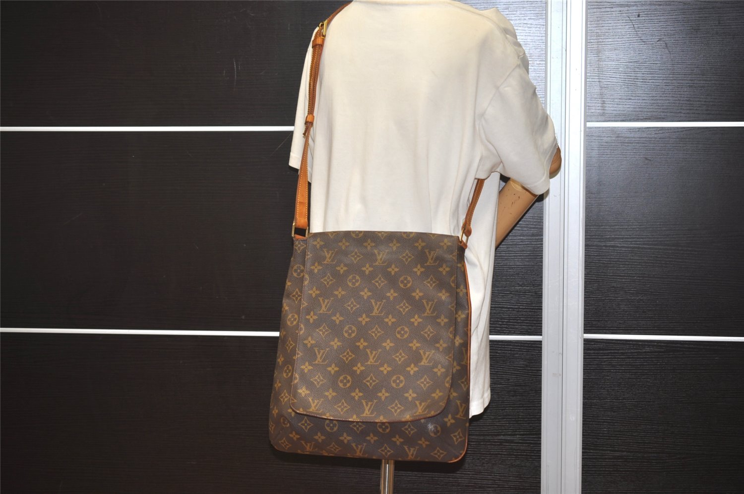 Authentic Louis Vuitton Monogram Musette Shoulder Cross Body Bag M51256 LV 4142J