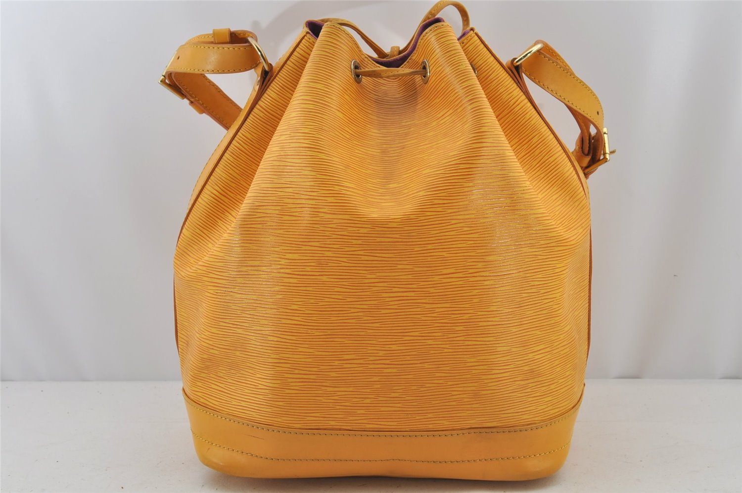 Authentic Louis Vuitton Epi Noe Shoulder Drawstring Bag Yellow M44009 LV 4146J