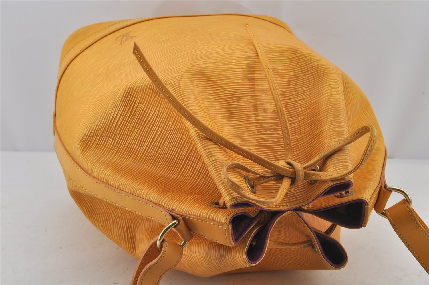 Authentic Louis Vuitton Epi Noe Shoulder Drawstring Bag Yellow M44009 LV 4146J