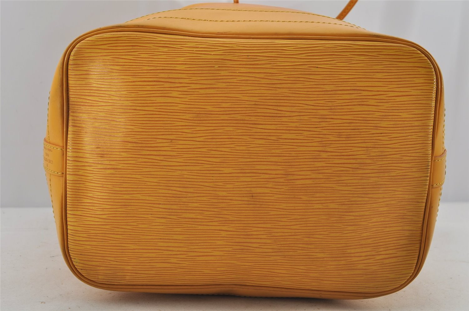 Authentic Louis Vuitton Epi Noe Shoulder Drawstring Bag Yellow M44009 LV 4146J