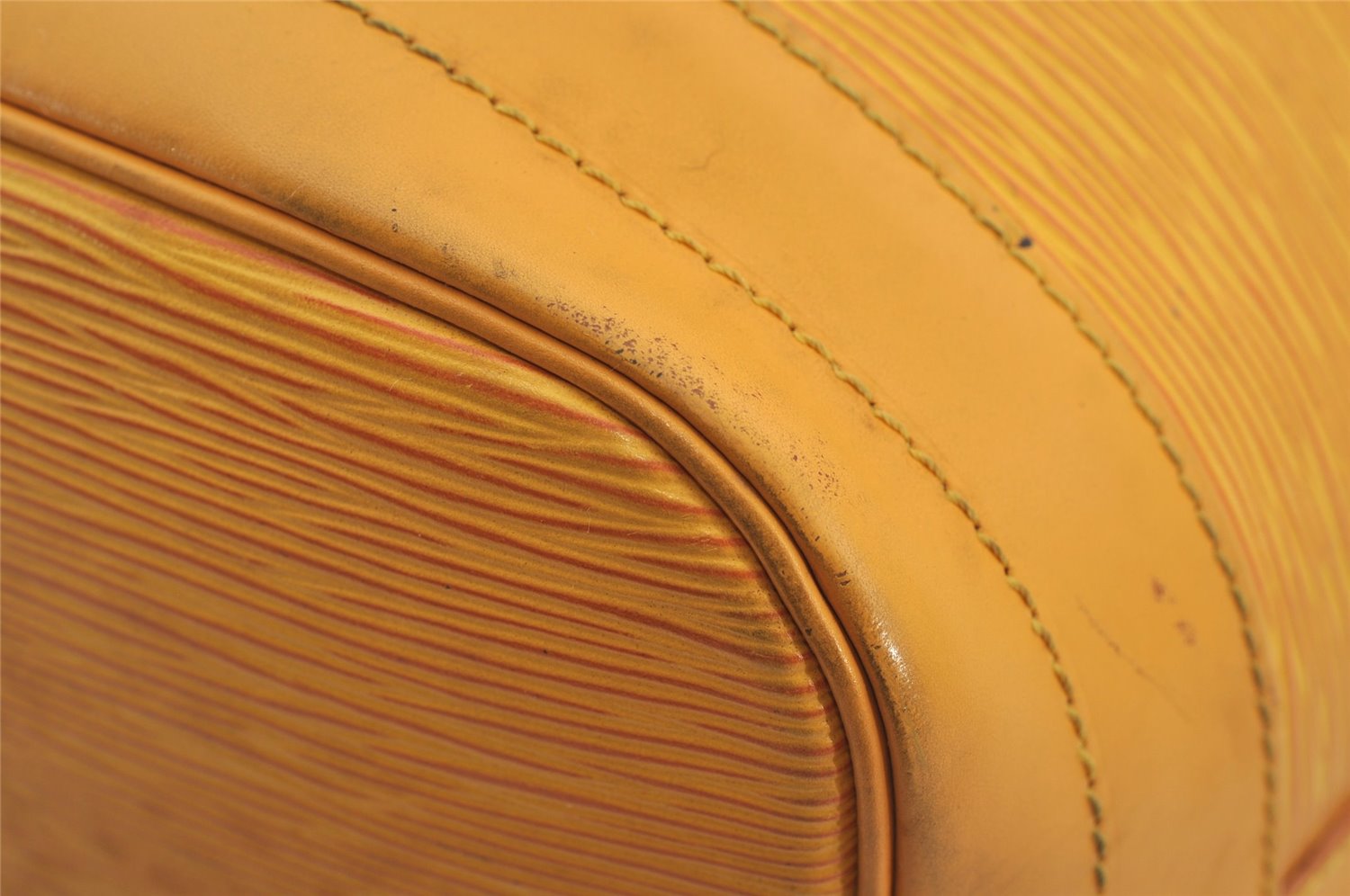 Authentic Louis Vuitton Epi Noe Shoulder Drawstring Bag Yellow M44009 LV 4146J