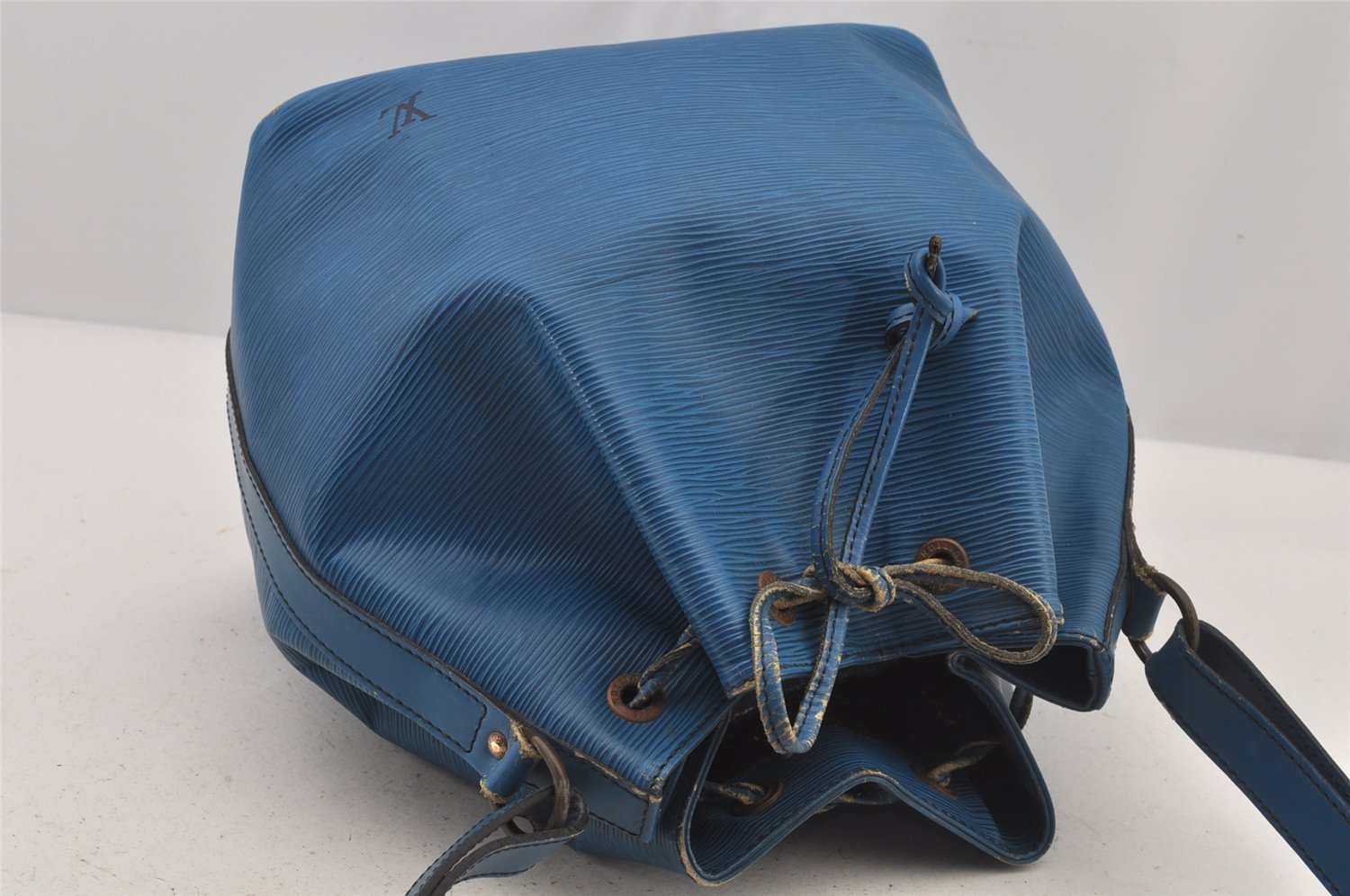 Authentic Louis Vuitton Epi Petit Noe Shoulder Drawstring Bag M44105 Blue 4148J