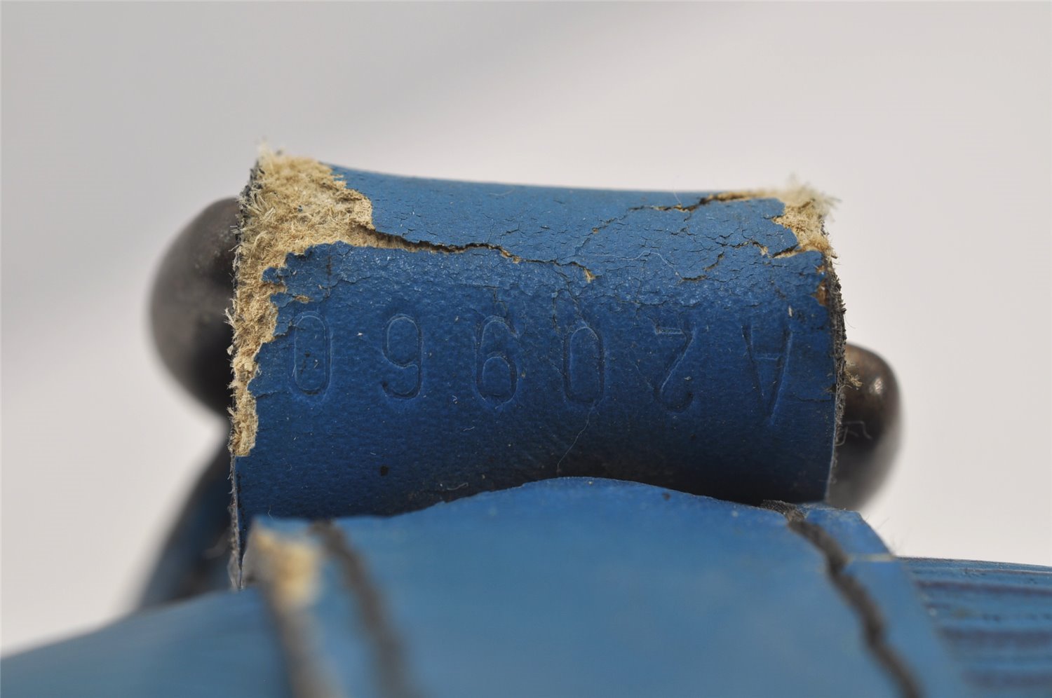 Authentic Louis Vuitton Epi Petit Noe Shoulder Drawstring Bag M44105 Blue 4148J