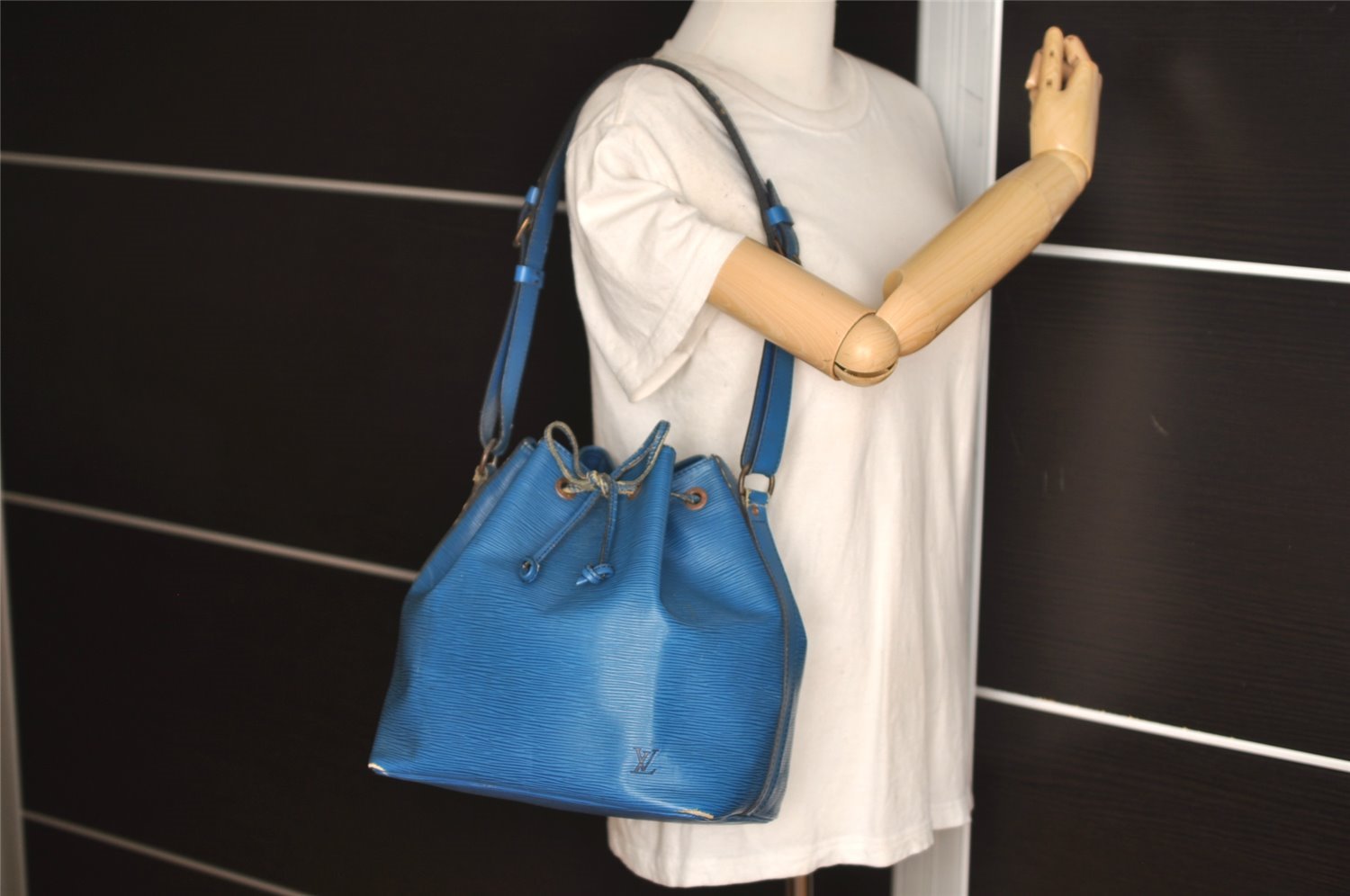 Authentic Louis Vuitton Epi Petit Noe Shoulder Drawstring Bag M44105 Blue 4148J