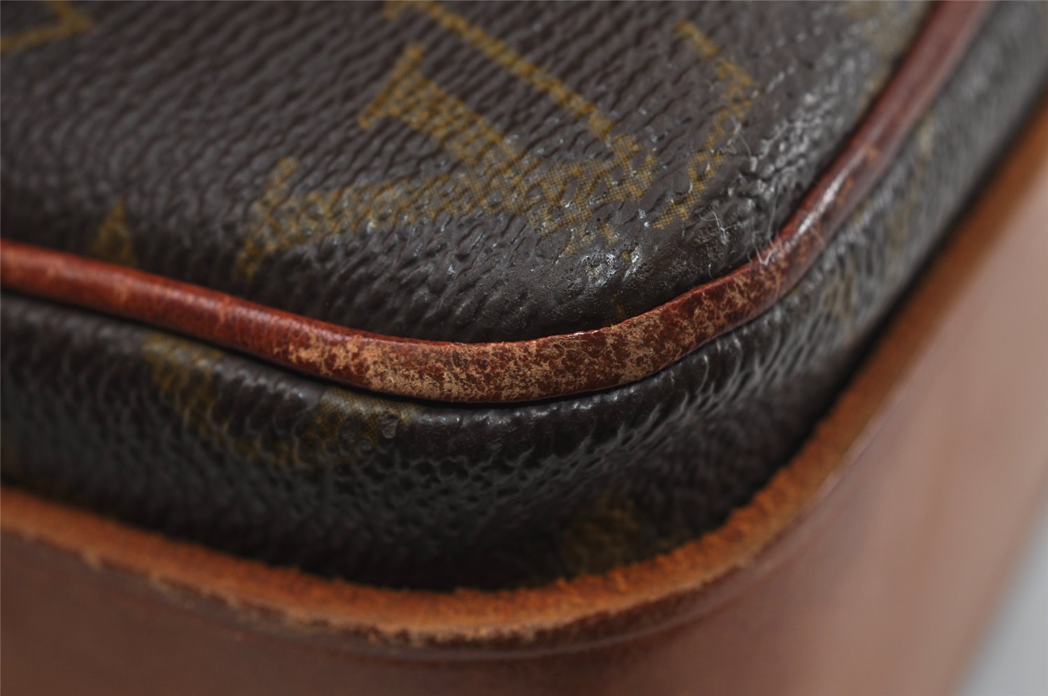 Authentic Louis Vuitton Monogram Cartouchiere GM Shoulder Bag Old Model 4154I