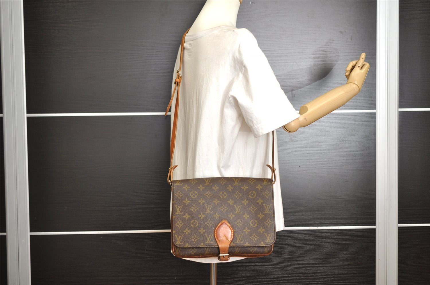 Authentic Louis Vuitton Monogram Cartouchiere GM Shoulder Bag Old Model 4154I