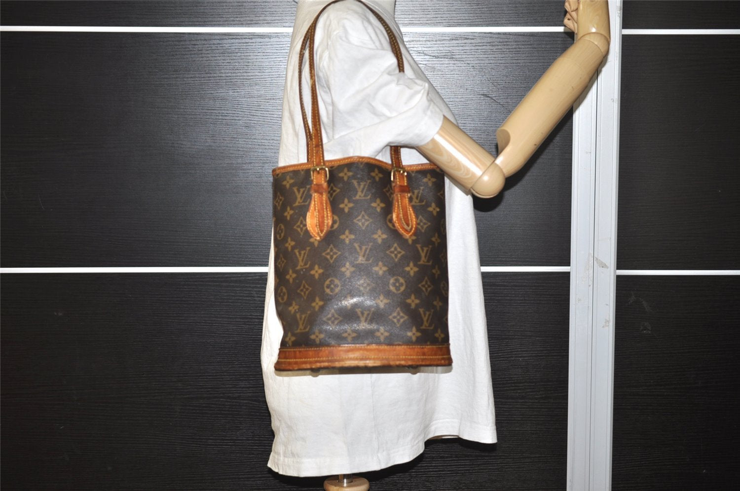 Authentic Louis Vuitton Monogram Bucket PM Shoulder Tote Bag M42238 Junk 4180I