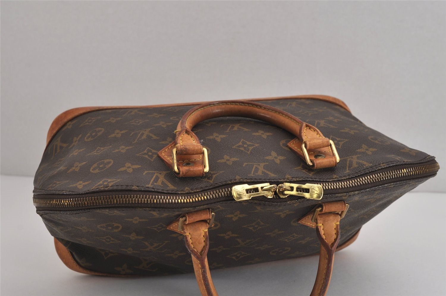 Authentic Louis Vuitton Monogram Alma Hand Bag Purse M51130 LV 4193J